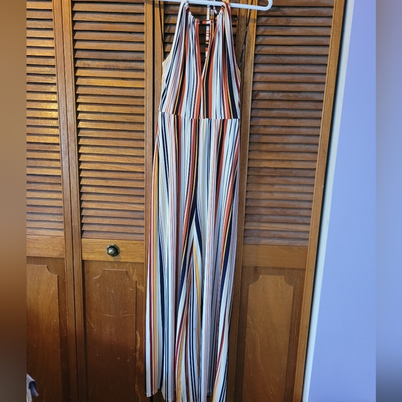 Retro Style Jumpsuit - Picture 2 of 8